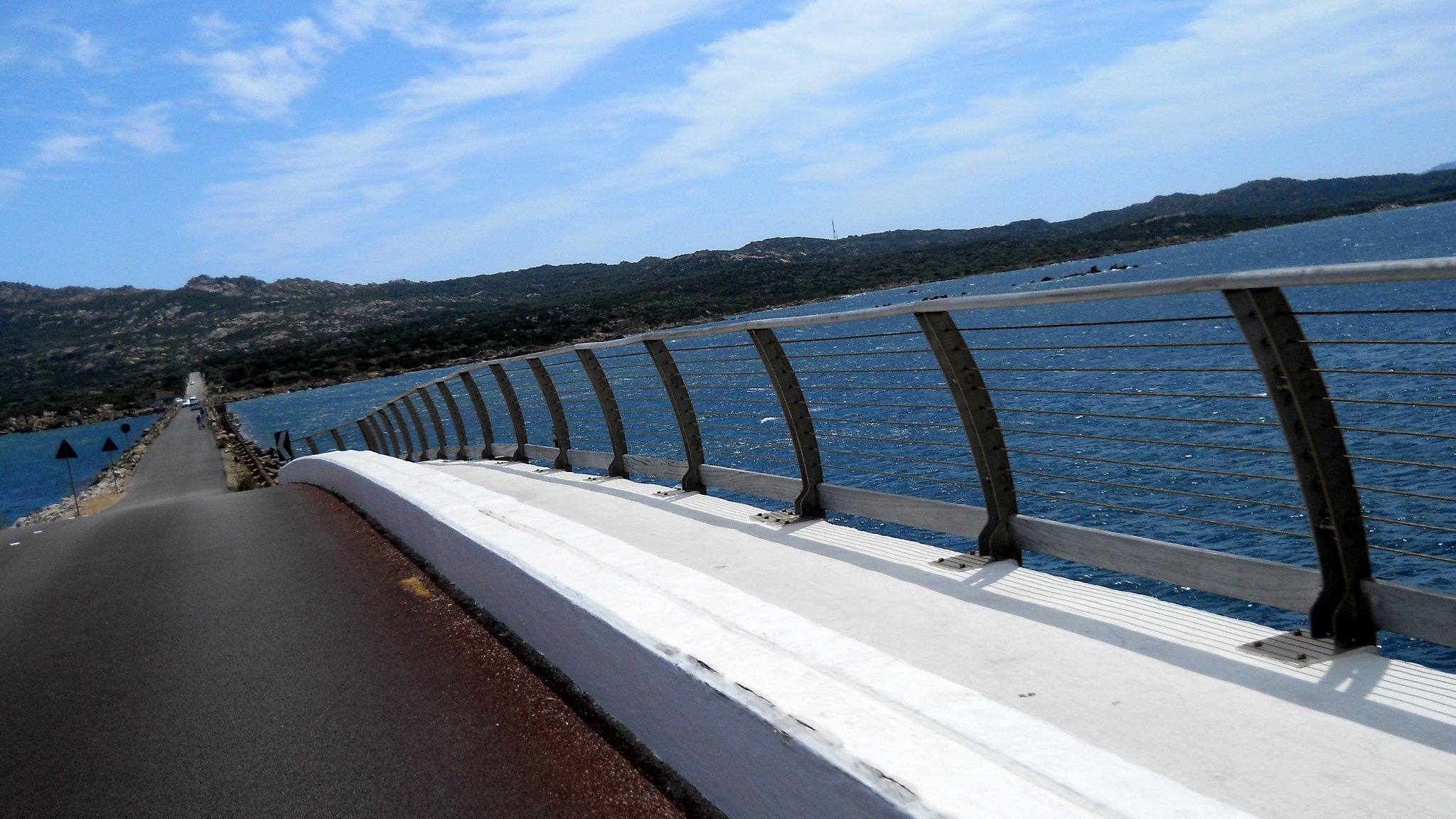 The road connection to Caprera: no second public ferry is needed.